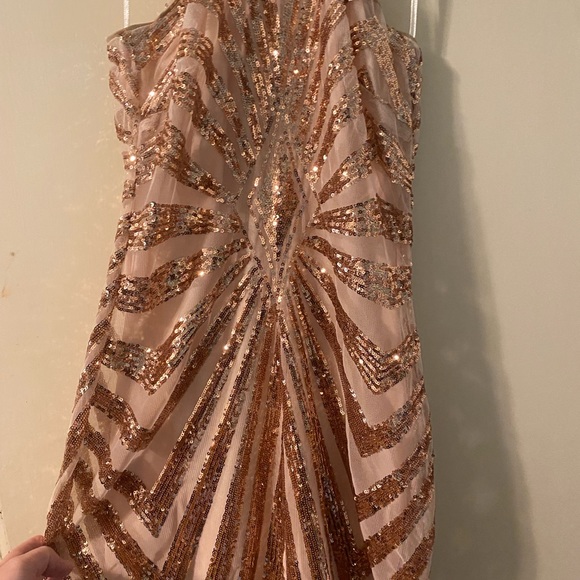 Women’s Dress - Picture 4 of 5